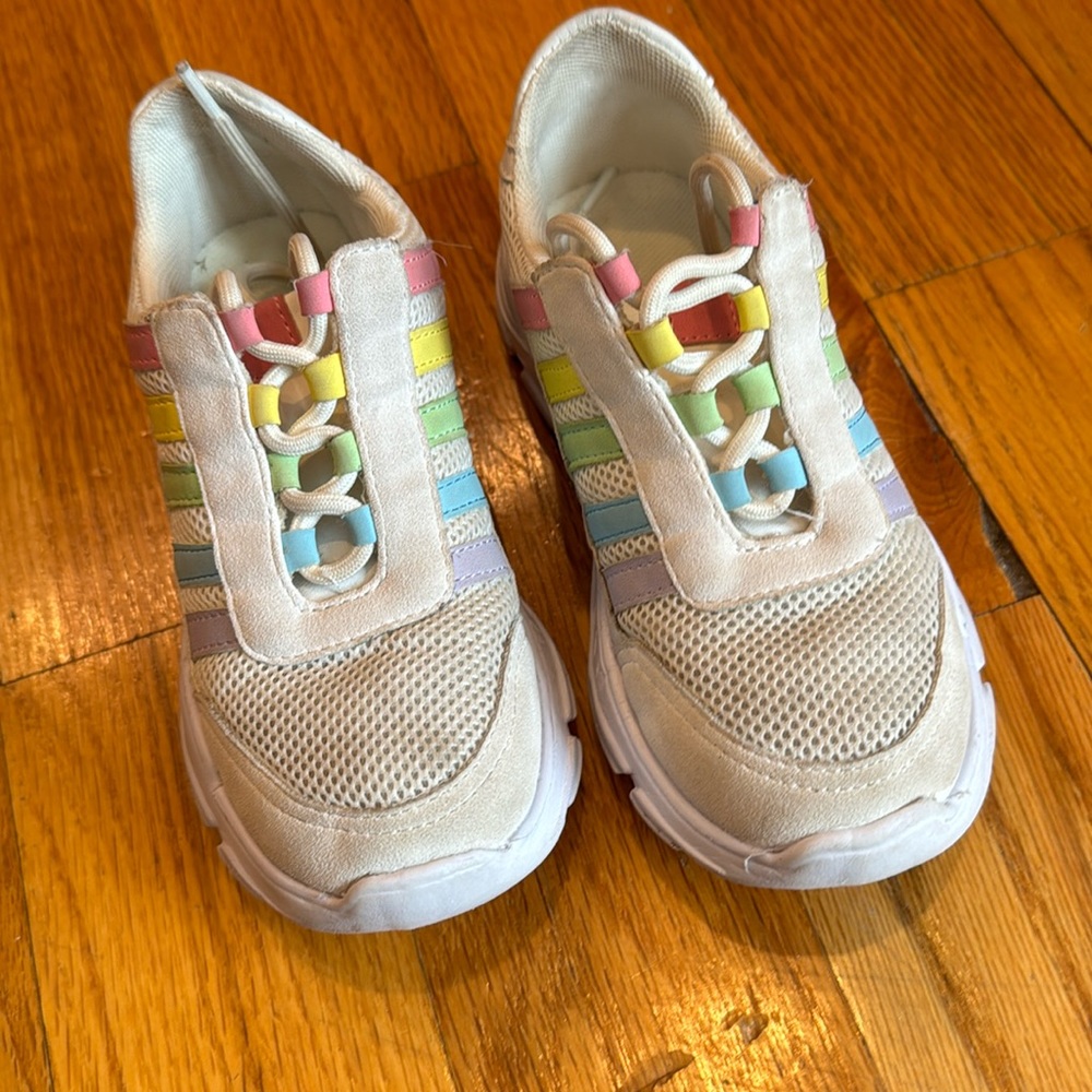 Girls gently used white sneakers with rainbow detail.